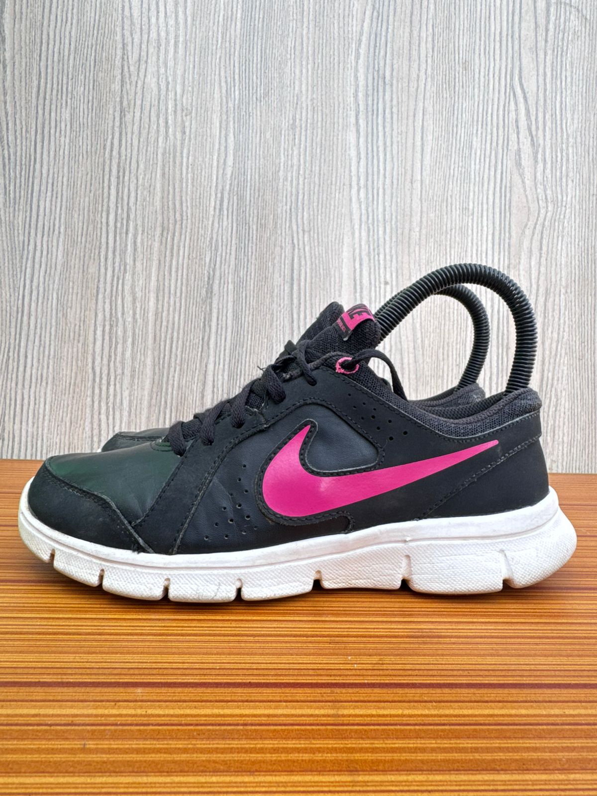 Nike Flex LTR Sneakers